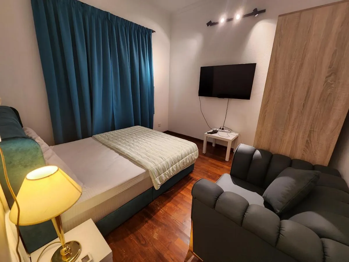 Solok Burma Vacation Home @ Gurney Penang جورج تاون بيت للعطل